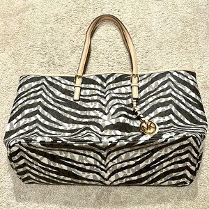 Michael Kors Jet Set Tote